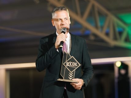 CDL Pelotas entrega Troféu Mérito CDL a Vinicios Leitzke da Osirnet